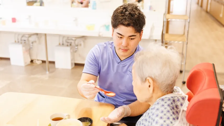 スタッフ | 京阪介護グループ
