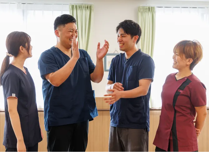 スタッフ | 京阪介護グループ