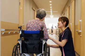 スタッフ | 京阪介護グループ