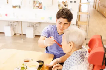 スタッフ | 京阪介護グループ