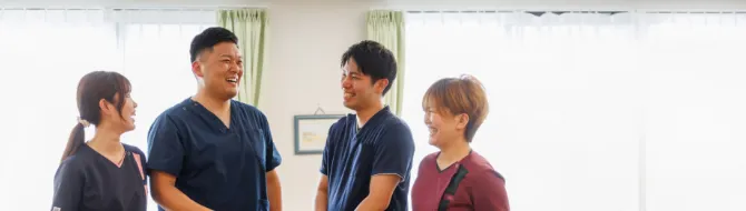 打ち合わせしている様子 | 京阪介護グループ 採用サイト